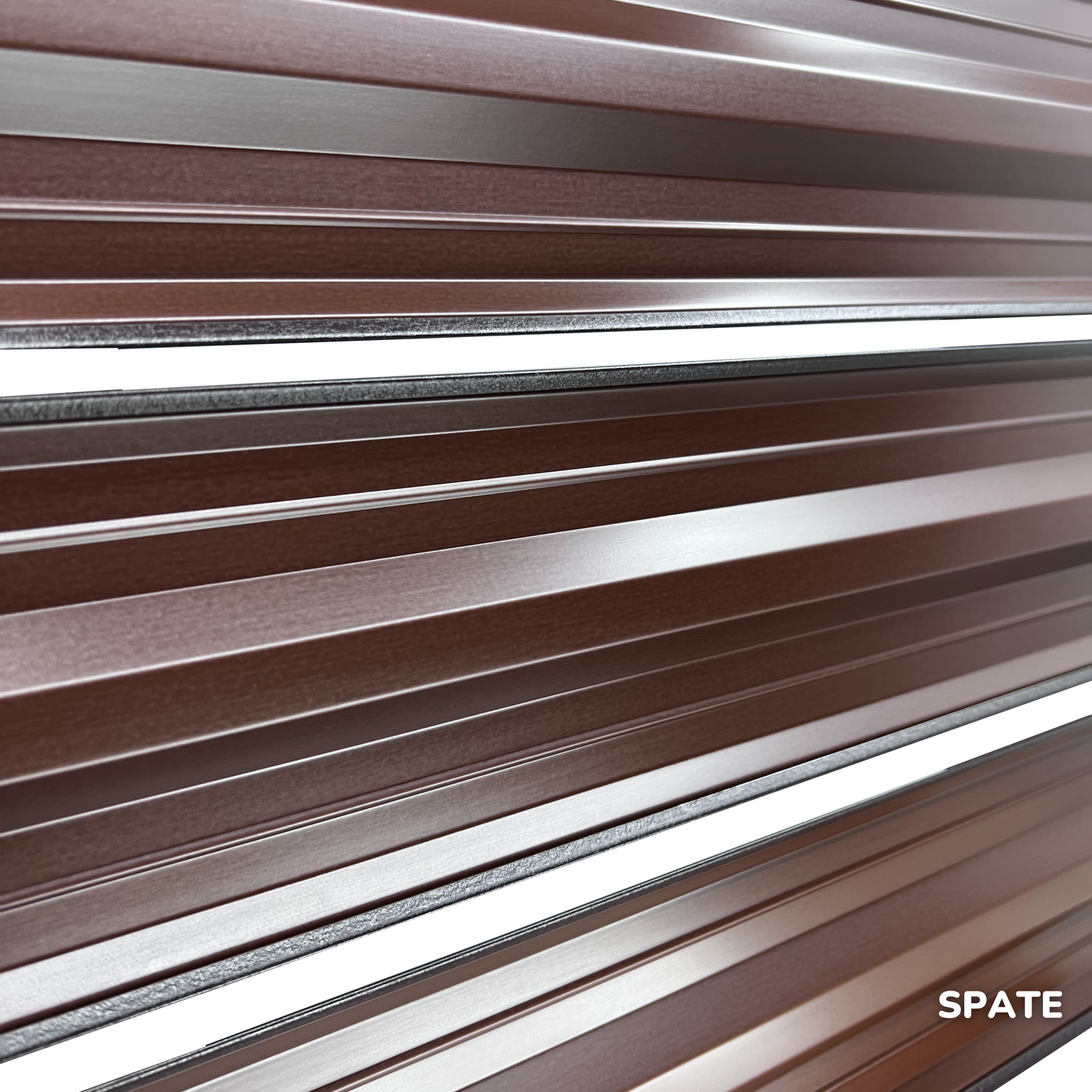 Prim-plan al modelului SIMETRICA Sipca Metalica cu finisaj de Mat în culoare Maro Espresso RAL 8019, disponibil pe www.sipca.ro, fabricat de Top Profil Sistem.