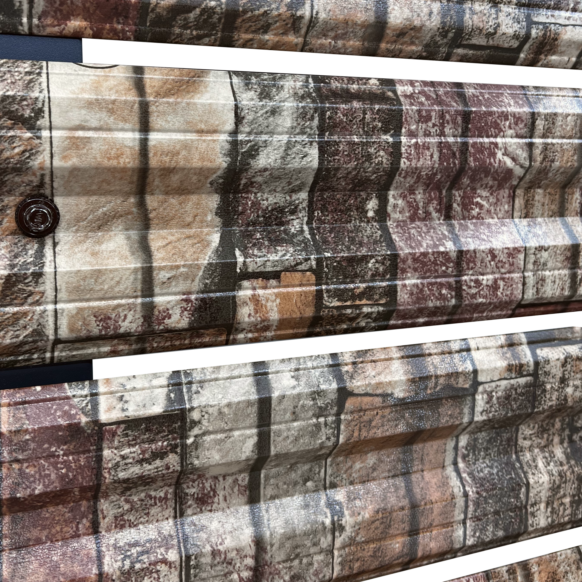 Prim-plan al modelului SIMETRICA Sipca Metalica cu finisaj de Imitație Piatra în culoare Zid Granit, disponibil pe www.sipca.ro, fabricat de Top Profil Sistem.