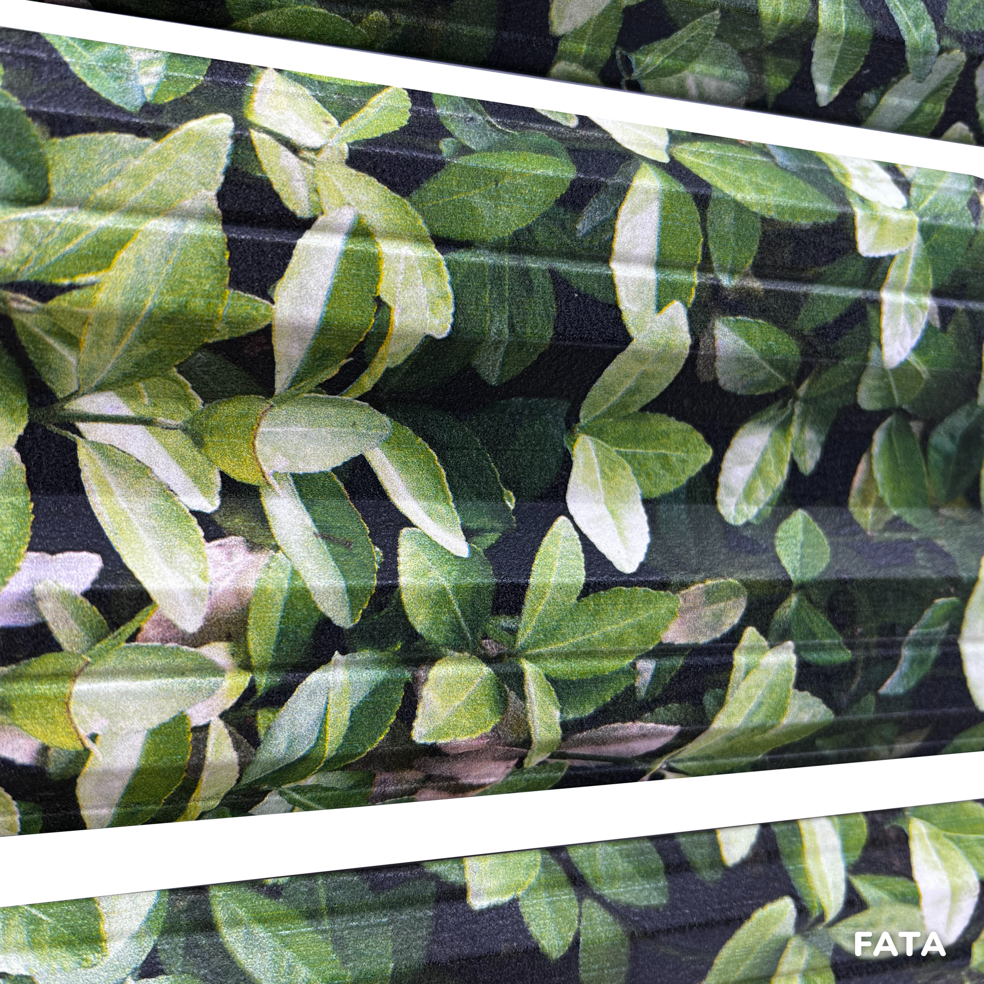 Prim-plan al modelului SIMETRICA Sipca Metalica cu finisaj de Print Digital în culoare Merișor, disponibil pe www.sipca.ro, fabricat de Top Profil Sistem.