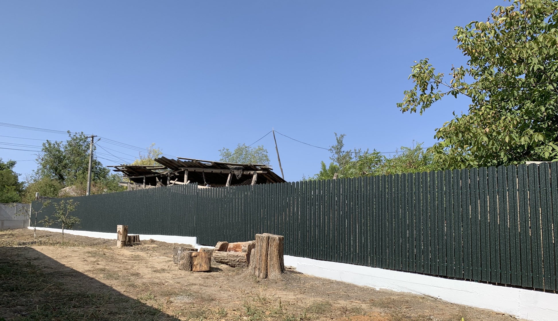 Prim-plan al modelului TISA Sipca Metalica cu finisaj de Hi-Mat în culoare Verde Pin, RAL 6005, disponibil pe www.sipca.ro, fabricat de Top Profil Sistem.