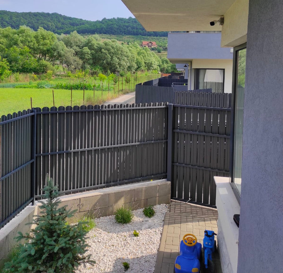 Prim-plan al modelului TISA Sipca Metalica cu finisaj de Mat Dublu în culoare Gri Grafit Dublu, disponibil pe www.sipca.ro, fabricat de Top Profil Sistem.