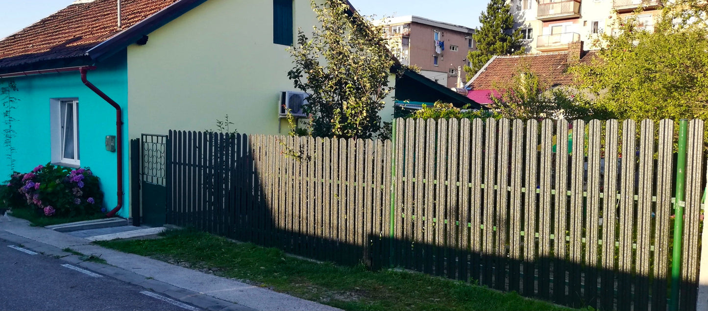 Prim-plan al modelului TISA Sipca Metalica cu finisaj de Hi-Mat în culoare Verde Pin, RAL 6005, disponibil pe www.sipca.ro, fabricat de Top Profil Sistem.