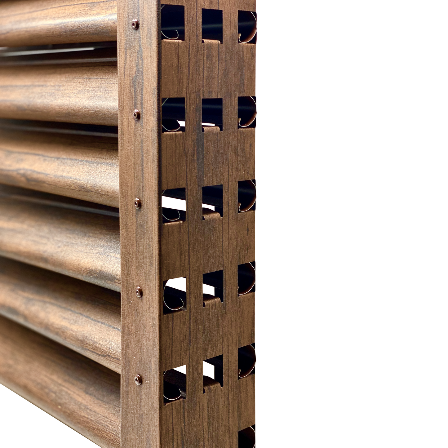 Prim-plan al modelului PIRAMIDA Gard Jaluzele cu finisaj de Imitație Lemn în culoare Mahon, disponibil pe www.jaluzelegard.ro, fabricat de Top Profil Sistem.