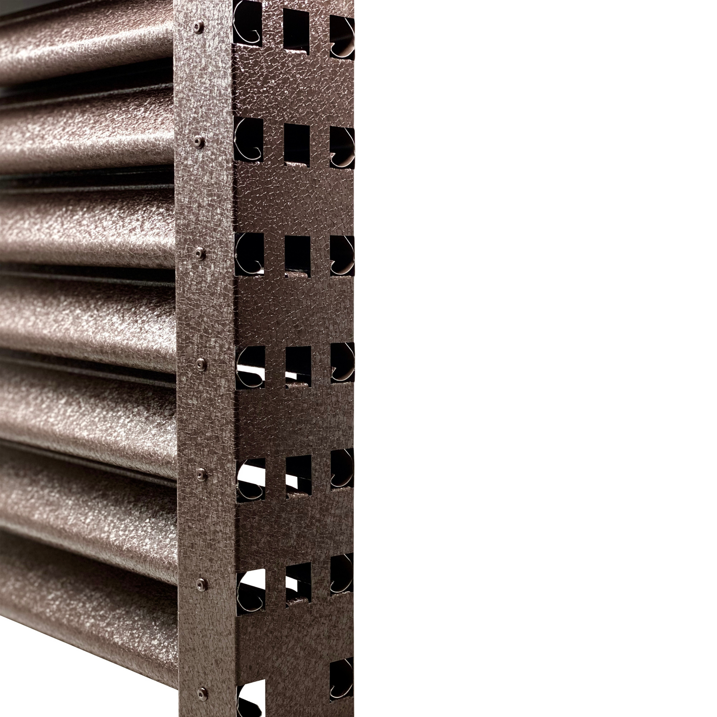 Prim-plan al modelului PIRAMIDA Gard Jaluzele cu finisaj de Hi-Mat în culoare Maro Cedru RAL 8019, disponibil pe www.jaluzelegard.ro, fabricat de Top Profil Sistem.