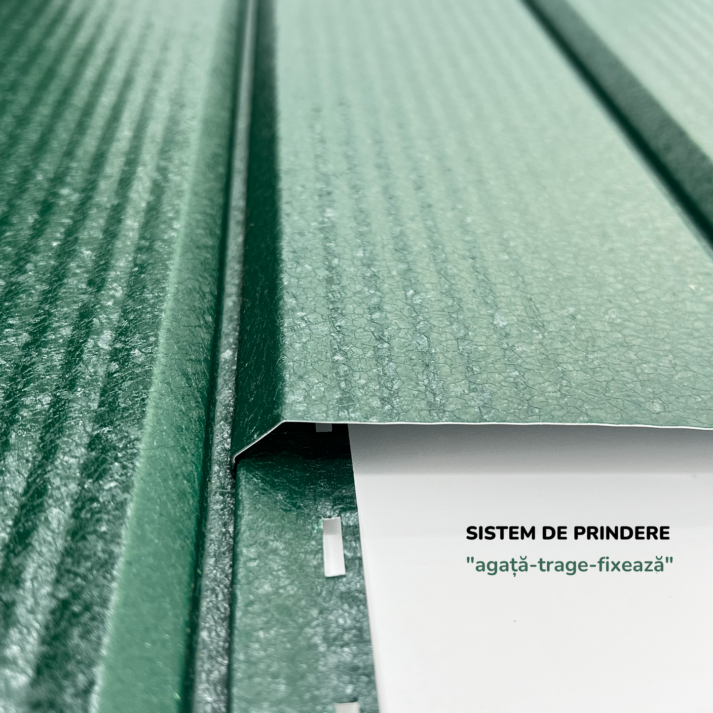 Lambriu Metalic Striat Venus, Verde Pin RAL 6005