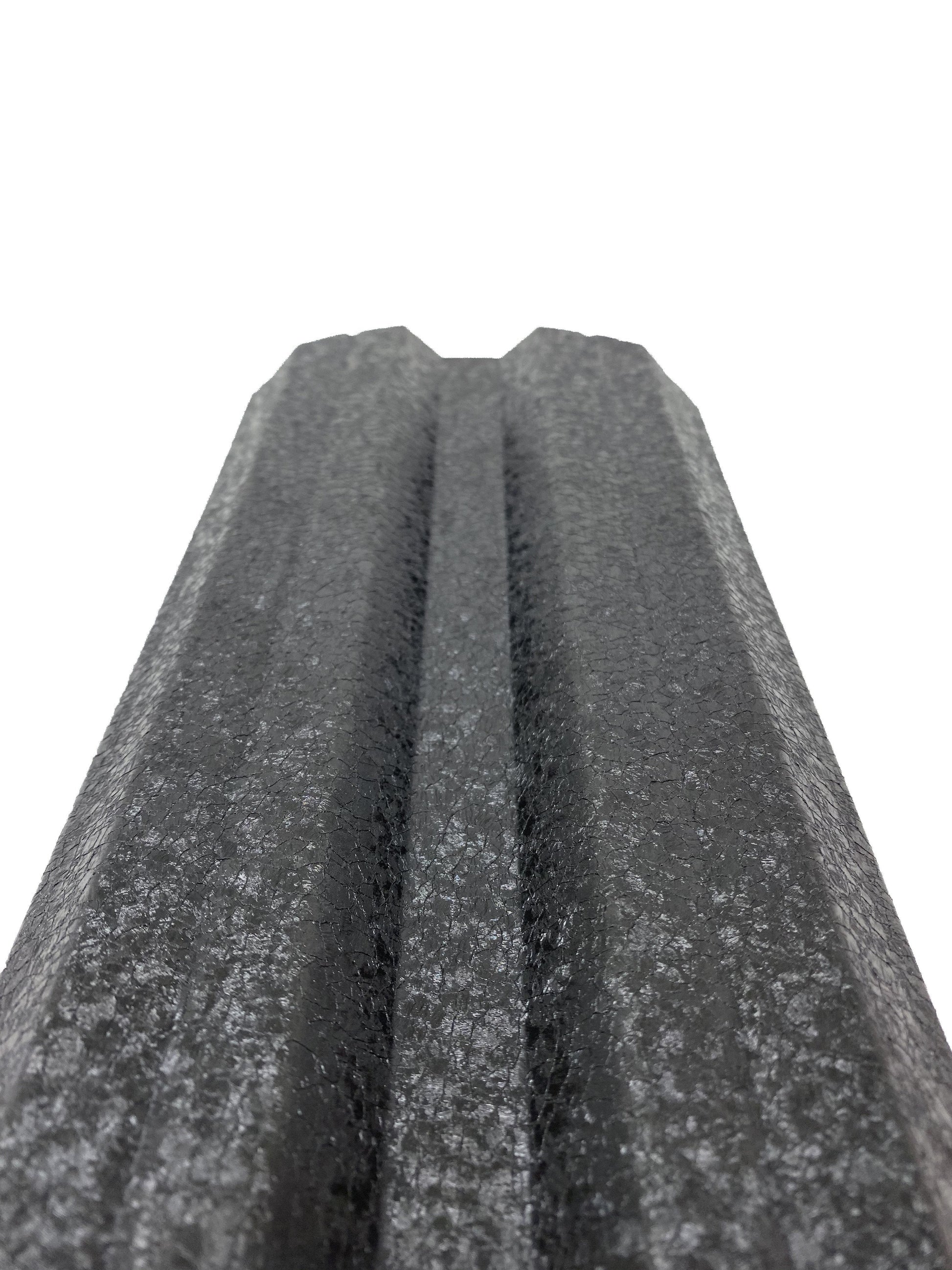 Prim-plan al modelului TISA Sipca Metalica cu finisaj de Hi-Mat în culoare Negru de Noapte, RAL 9005, disponibil pe www.sipca.ro, fabricat de Top Profil Sistem.